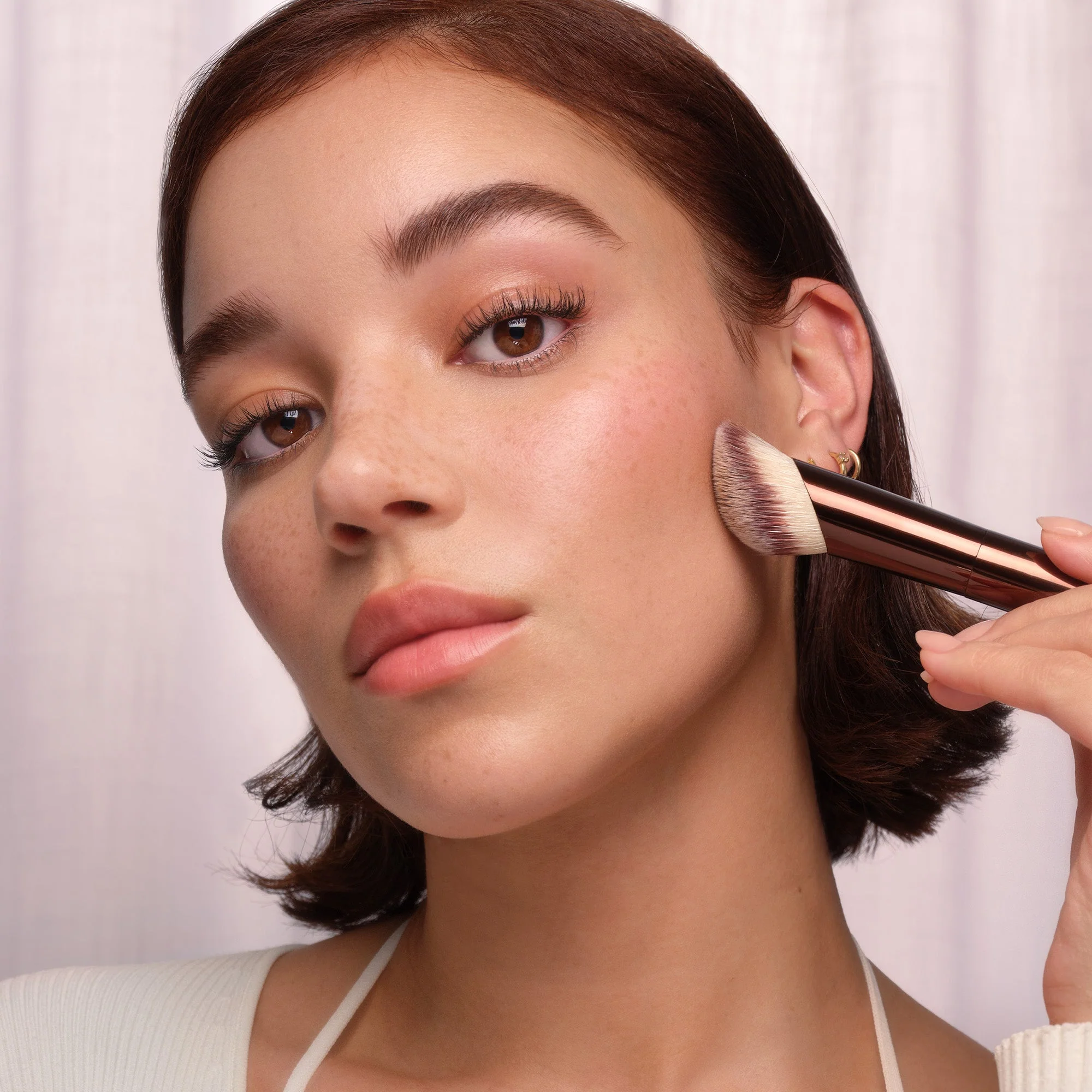 Ambient Soft Glow Foundation Brush - Image 3