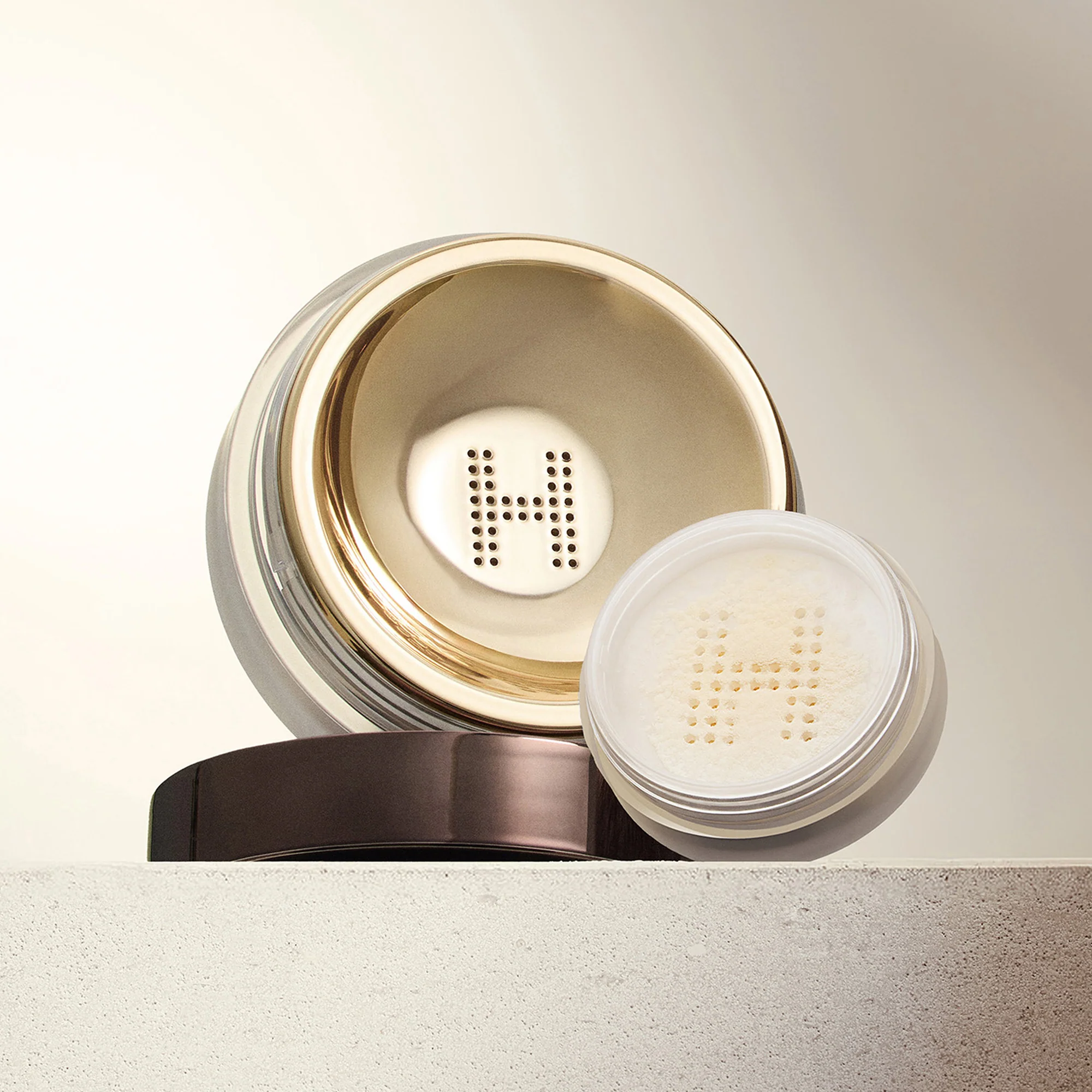 Veil™ Translucent Setting Powder - Image 5